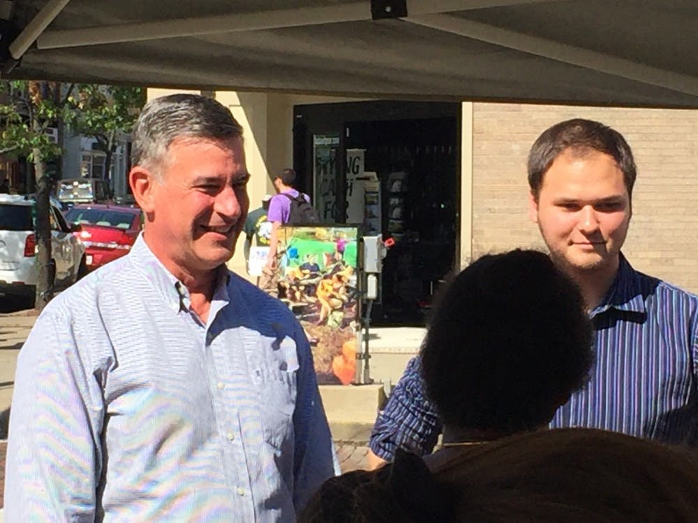Mayor Steve Patterson speaks to the Ohio University College Democrats outside Alumni Gate on Friday&nbsp;during the last stop of the Hillary Clinton mayors' bus tour.