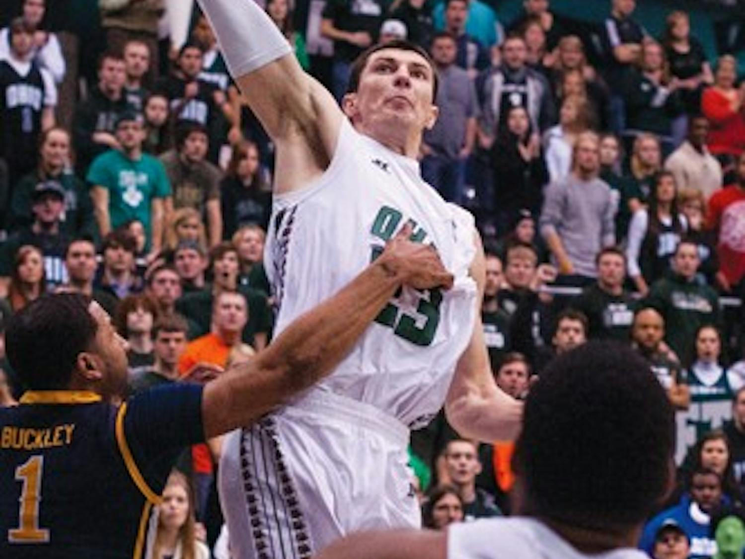 Men's Basketball: Dim lights to shine on Battle of the Bricks