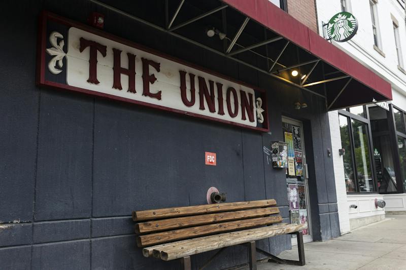 Two-week radius clause adopted by Athens venues