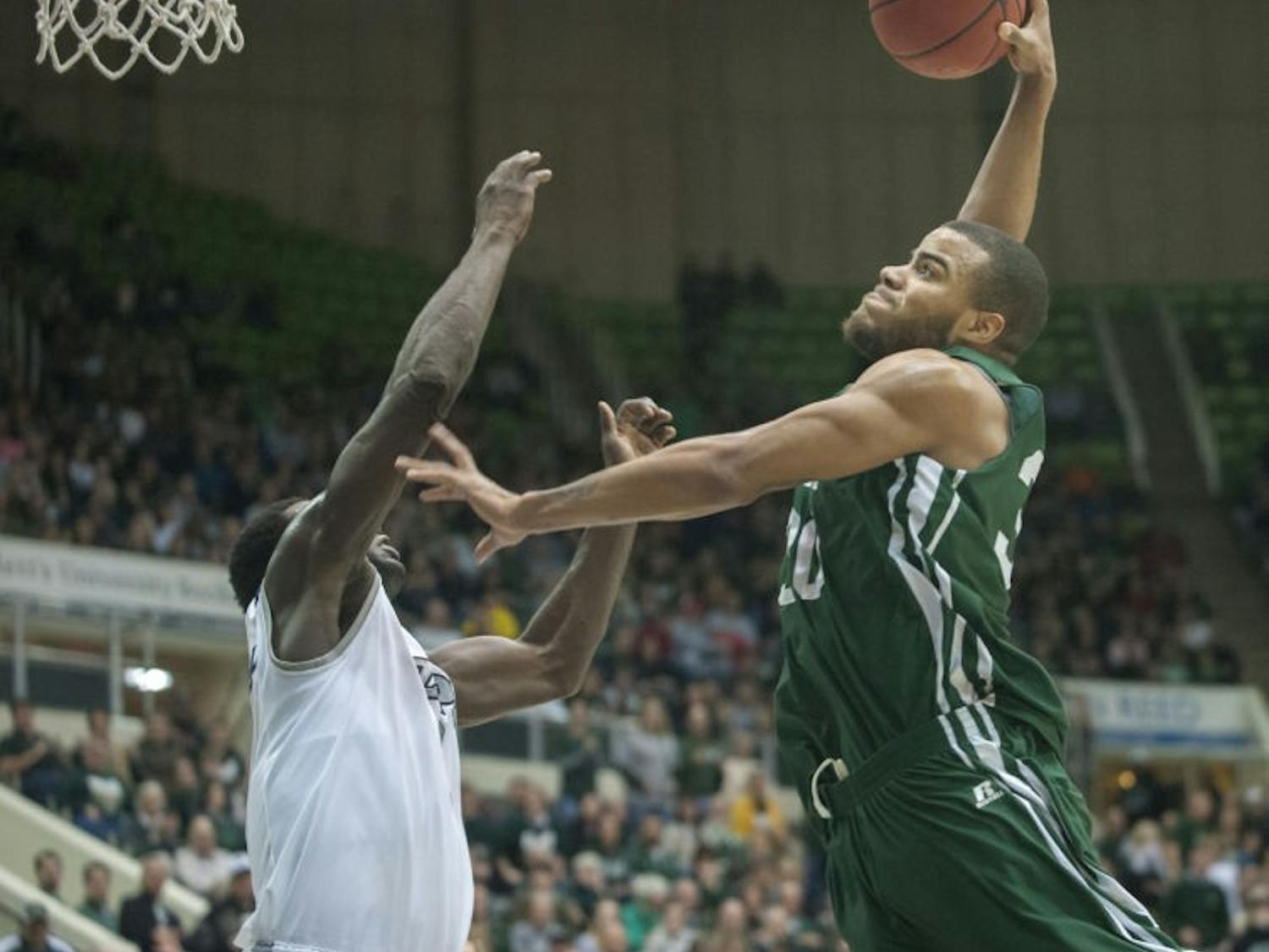 Basketball Notebook: Ohio falls in historic matchup  
