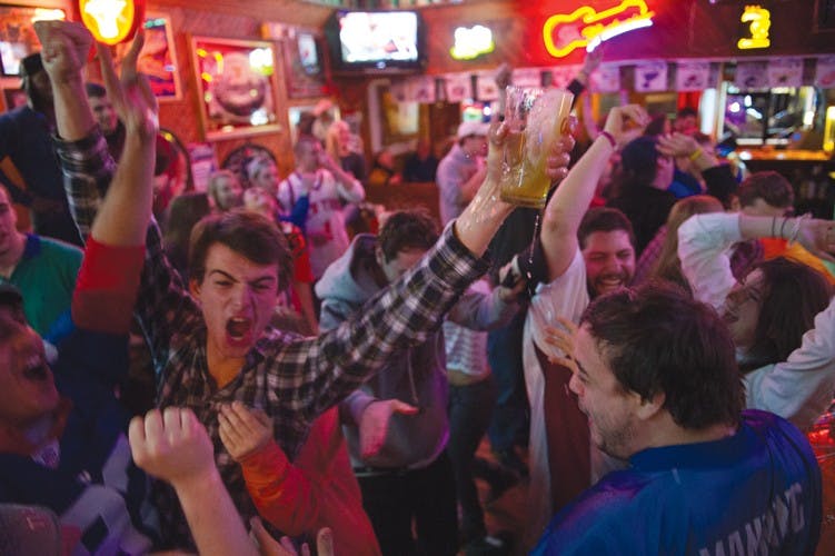 Athens tunes in for Giants' win  