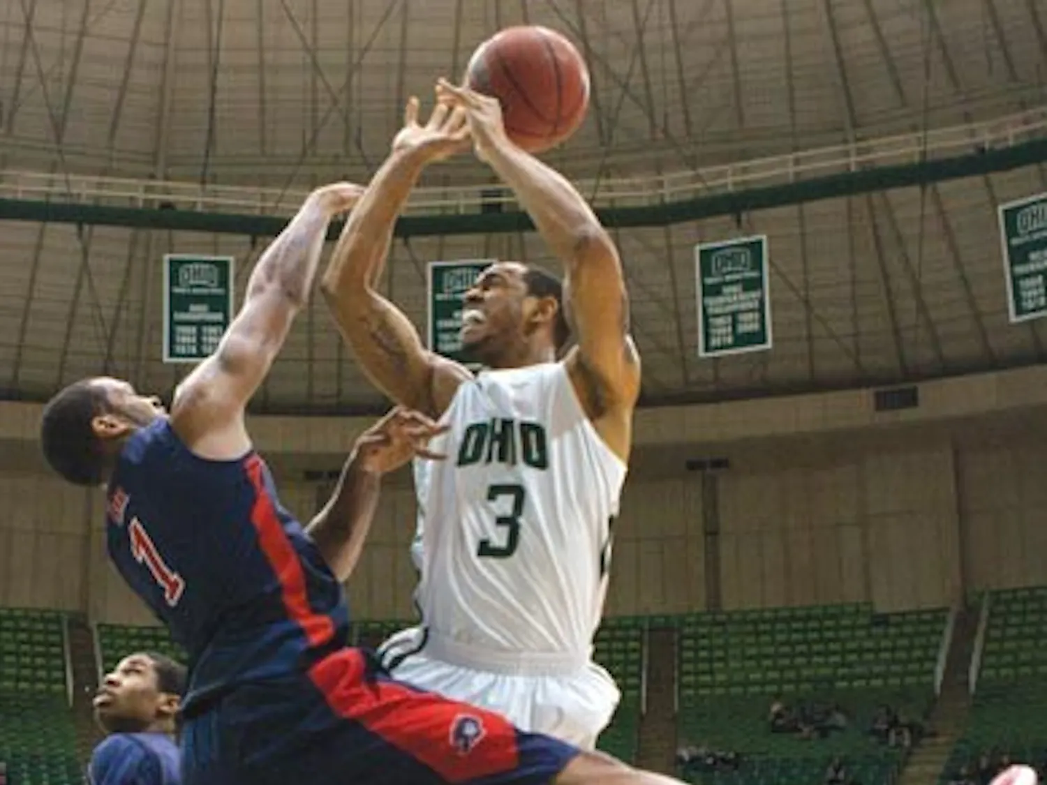 Men's Basketball: Colonial Invasion