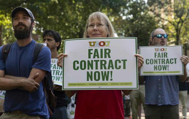 UAOU rallies on College Green amid ongoing negotiations