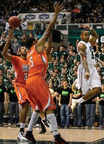 Men's Basketball: Bobcats recover after shaky start to oust Chippewas  