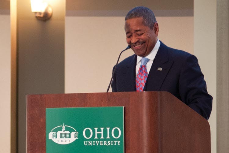 McDavis celebrates OU achievements in address to faculty, staff  