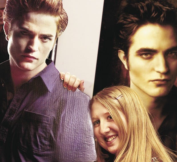 'New Moon': Forbidden romance sparkles on silver screen  