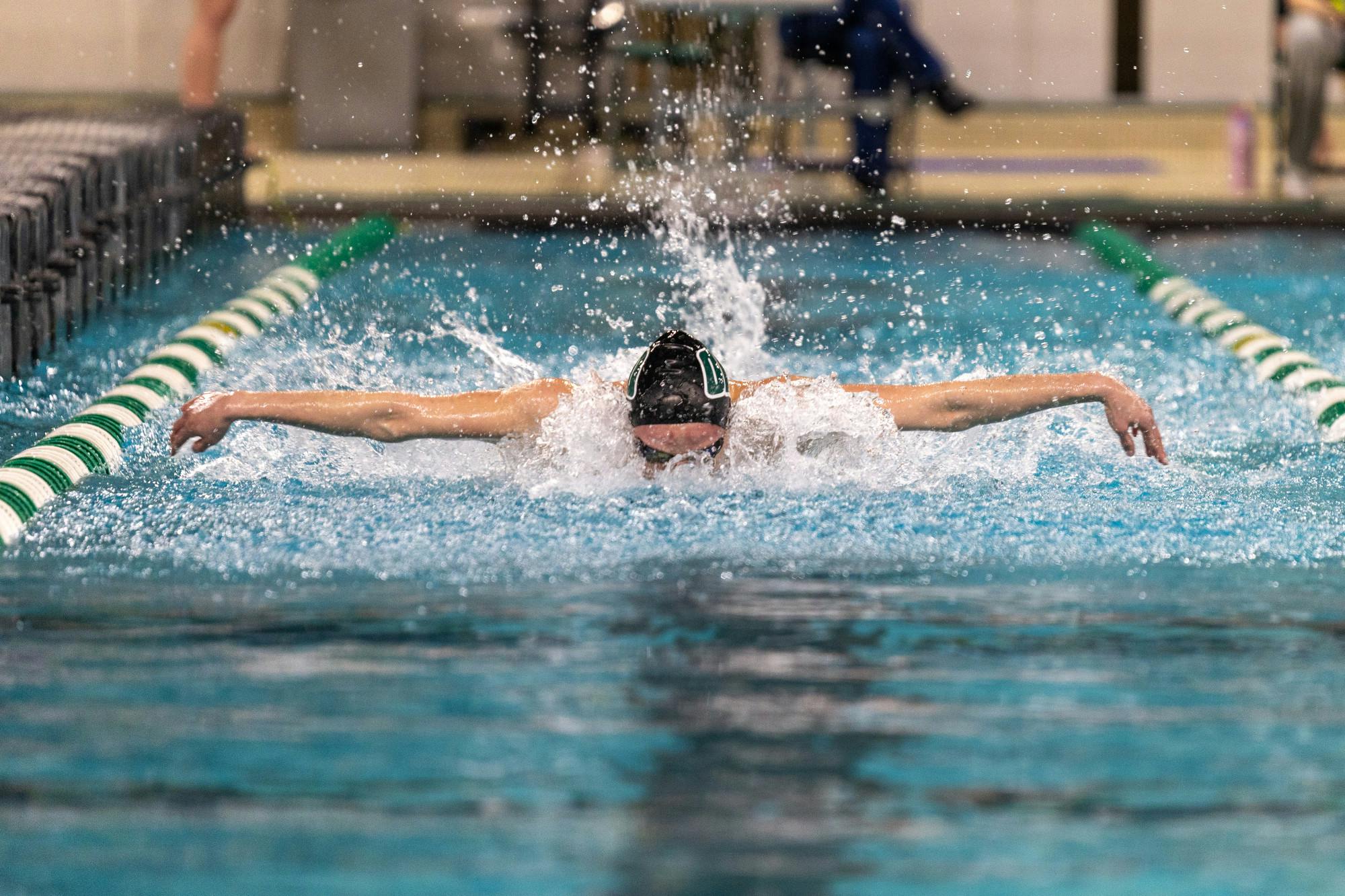 Swim & Dive defeats Eastern Michigan on senior day