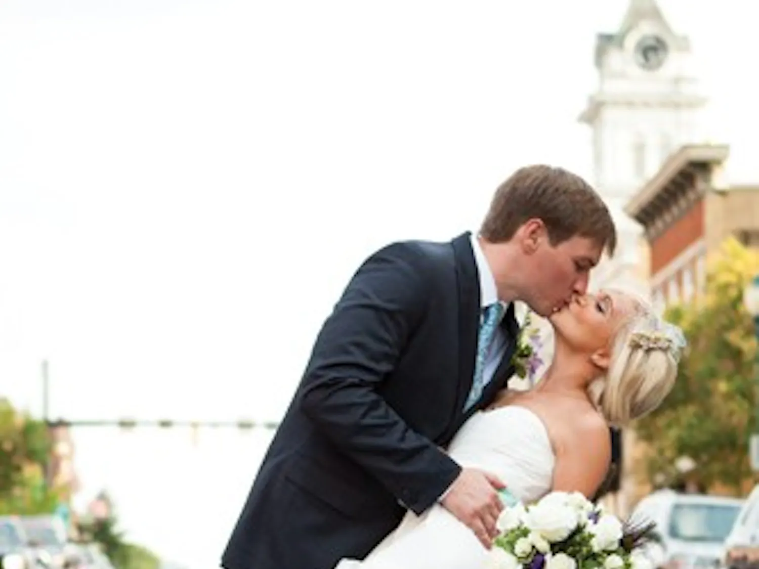 Memories, affordability draw couples back to the bricks