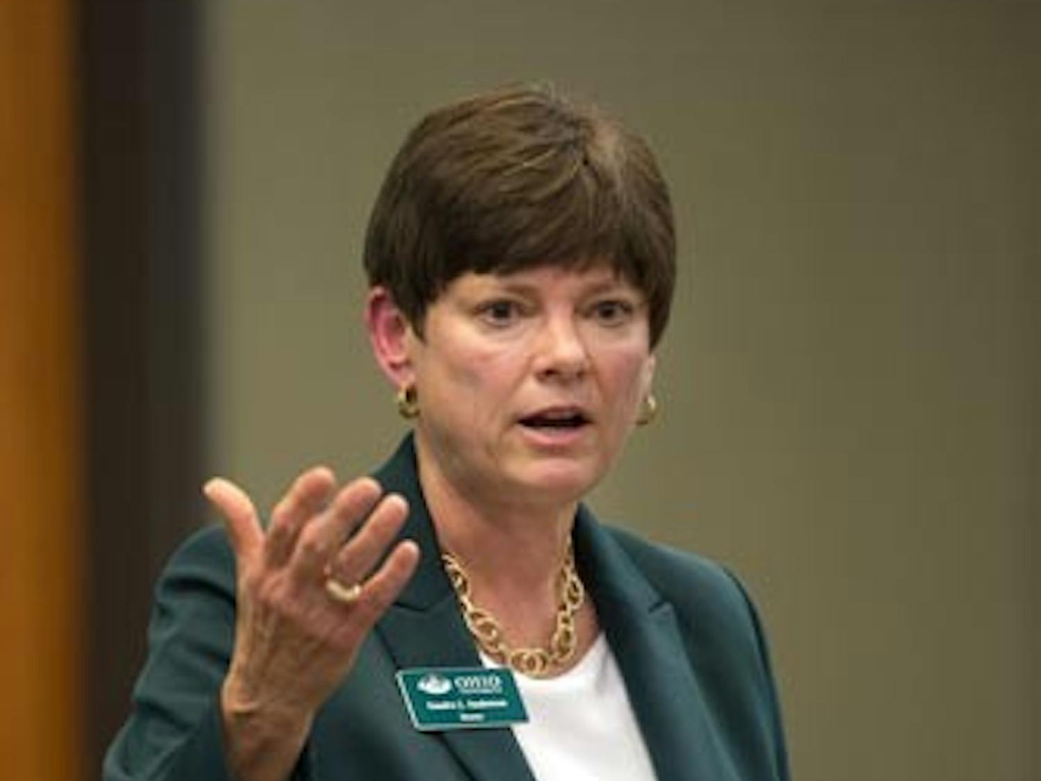 Faculty Senate fires questions at Board