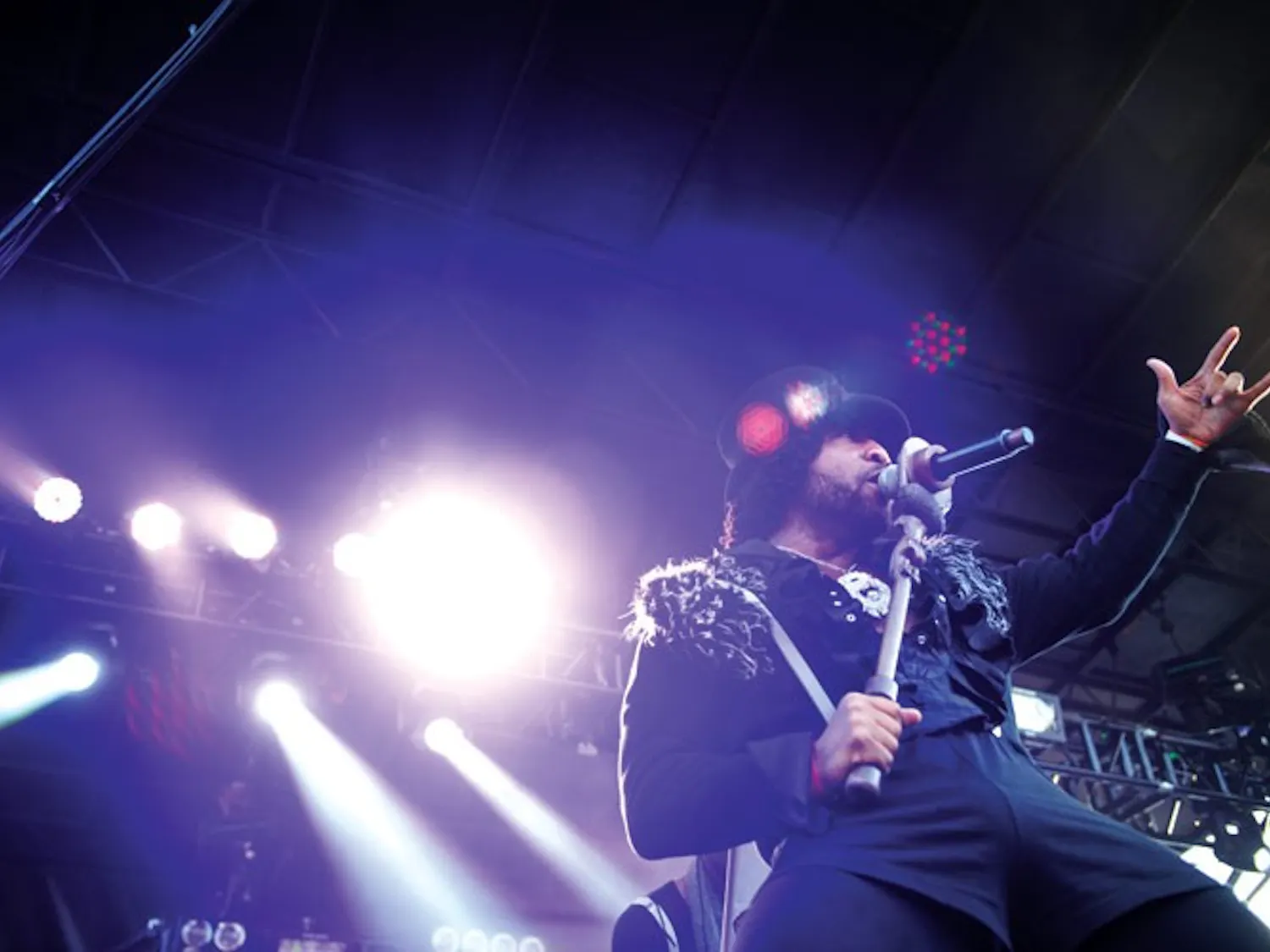 With few problems, crowds gather for 11Fest talent