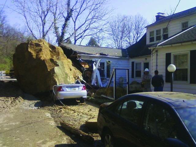 Local experts: Risk of rockslides remains low for Athens despite incident  