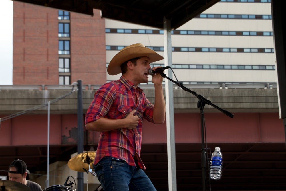 Dustin Lynch 