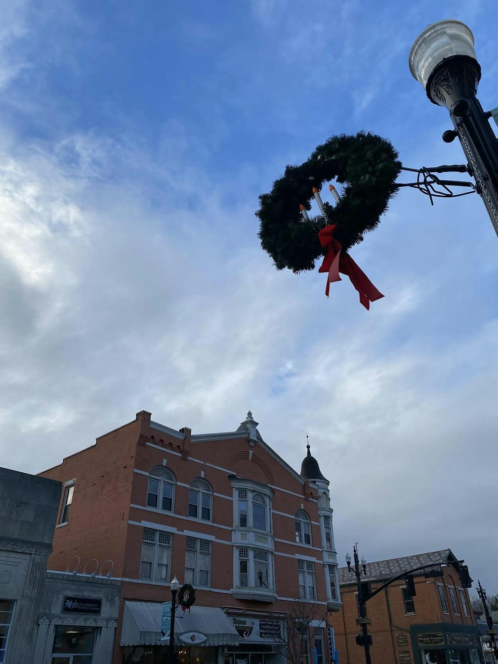 <p>A wreath in Uptown Westerville, in December 2023</p>