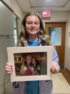 Simmers holds picture of her and her mother 