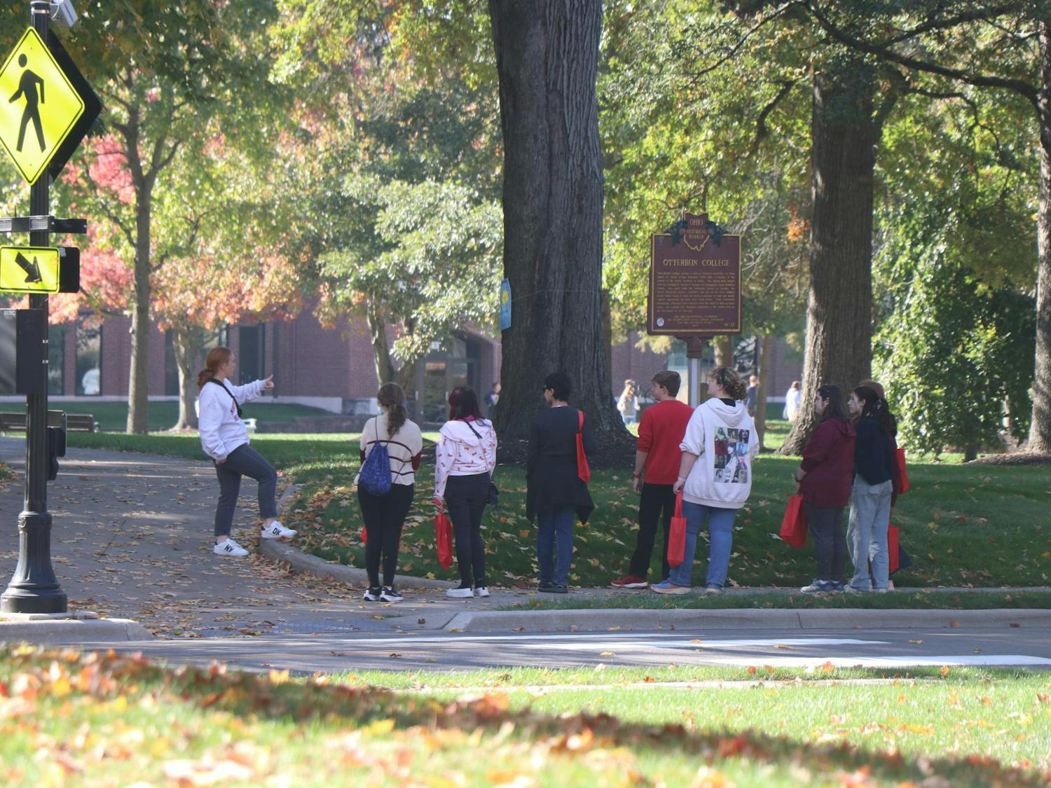 Otterbein tour group on campus
