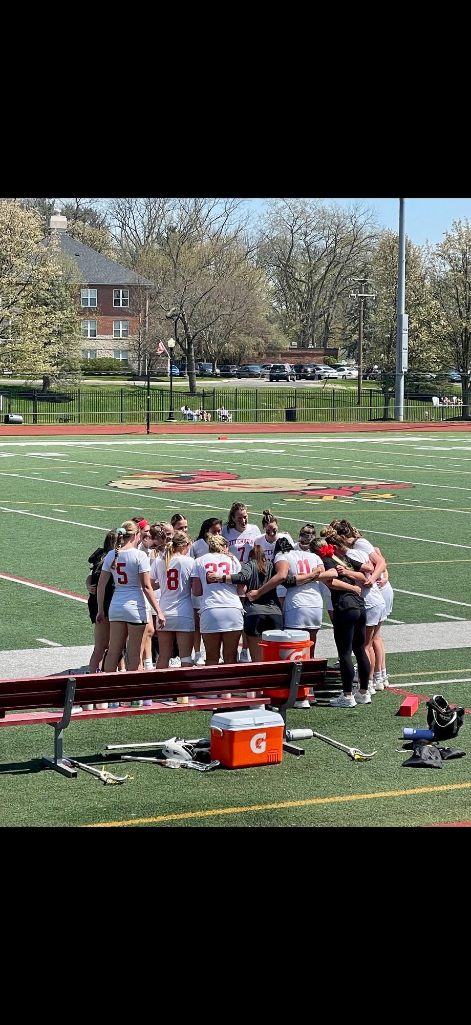 Huddle W LAX