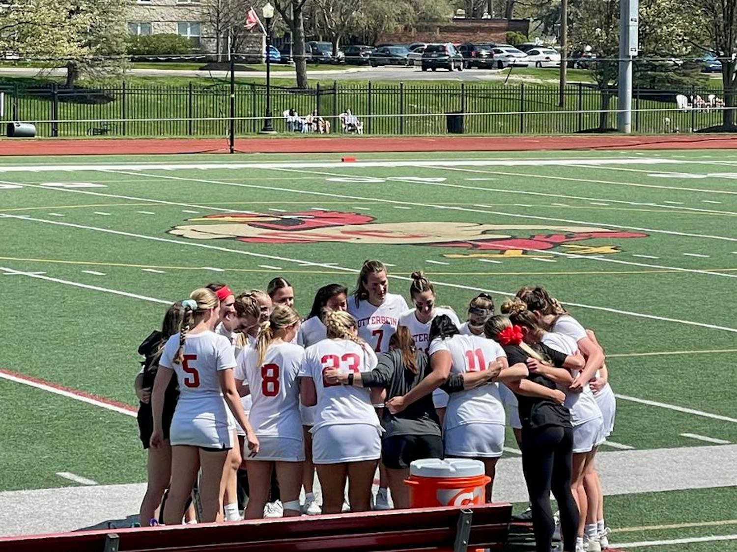 Huddle W LAX