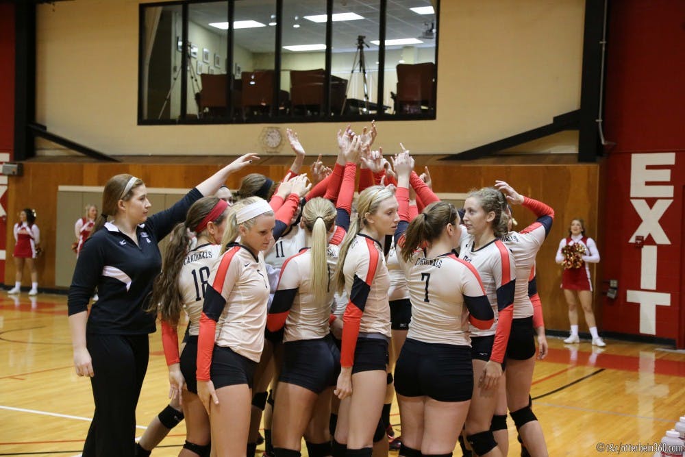 	The Cardinals prepare for the match by huddling together.