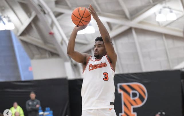 Princeton men's basketball player Dalen Davis shooting.