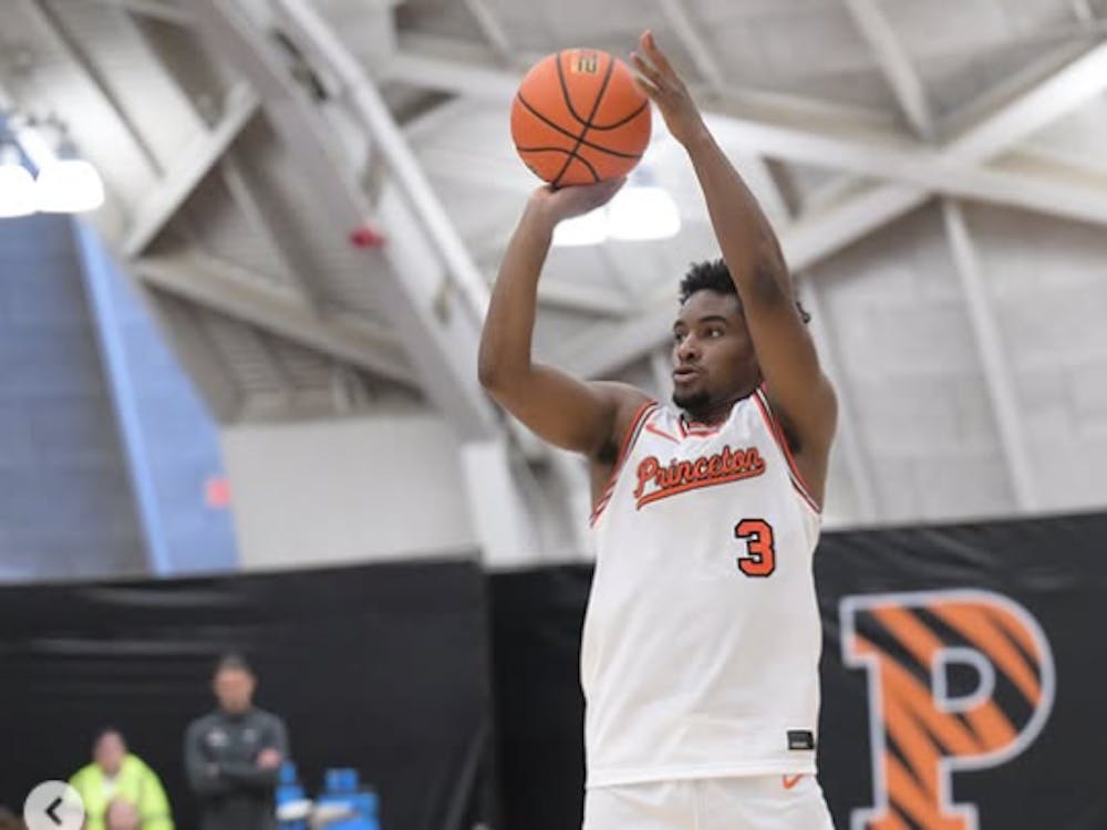 Princeton men's basketball player Dalen Davis shooting.