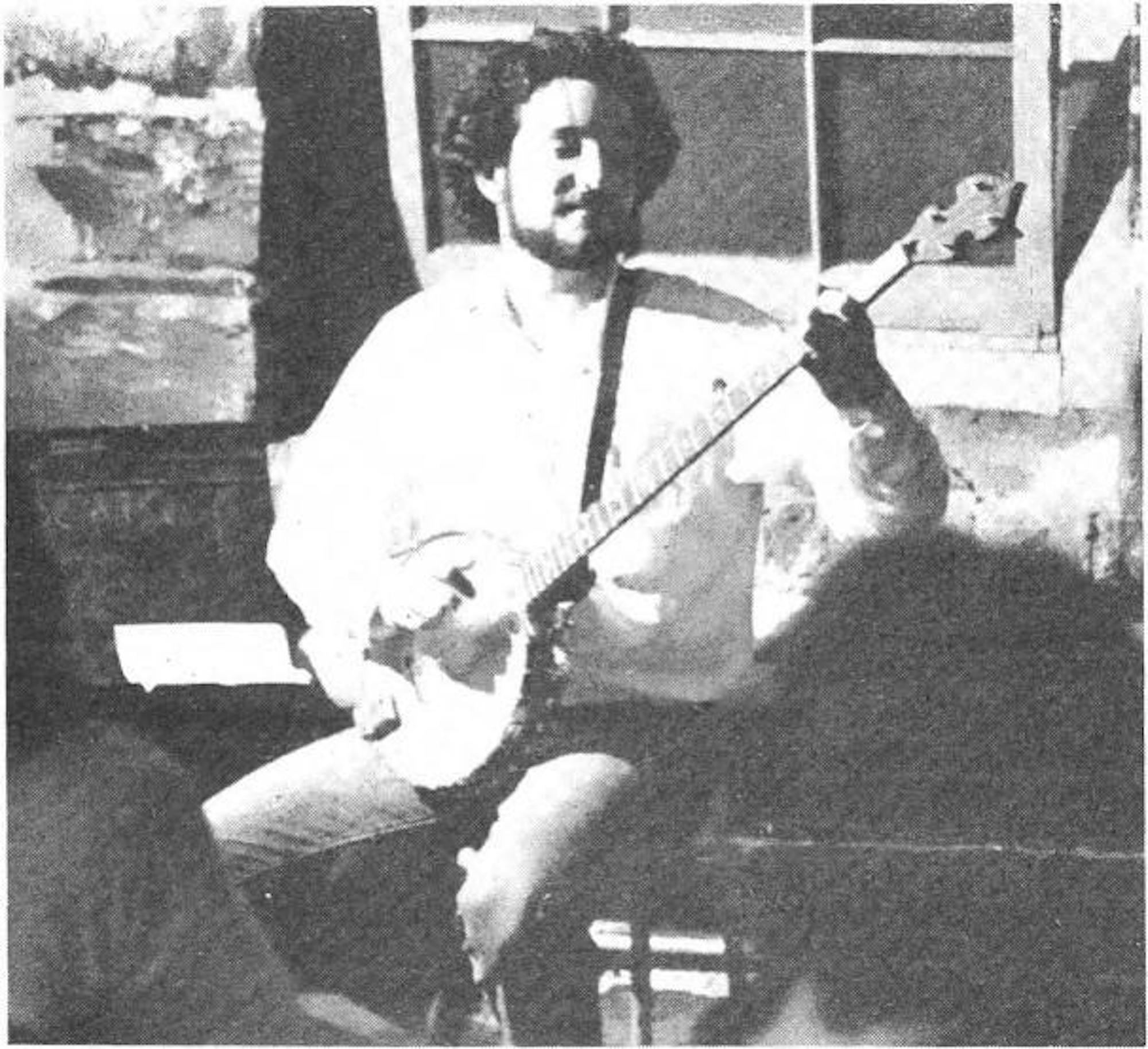 Black and white photo of student performer, Jonathan P. Leavitt '78 playing a banjo.