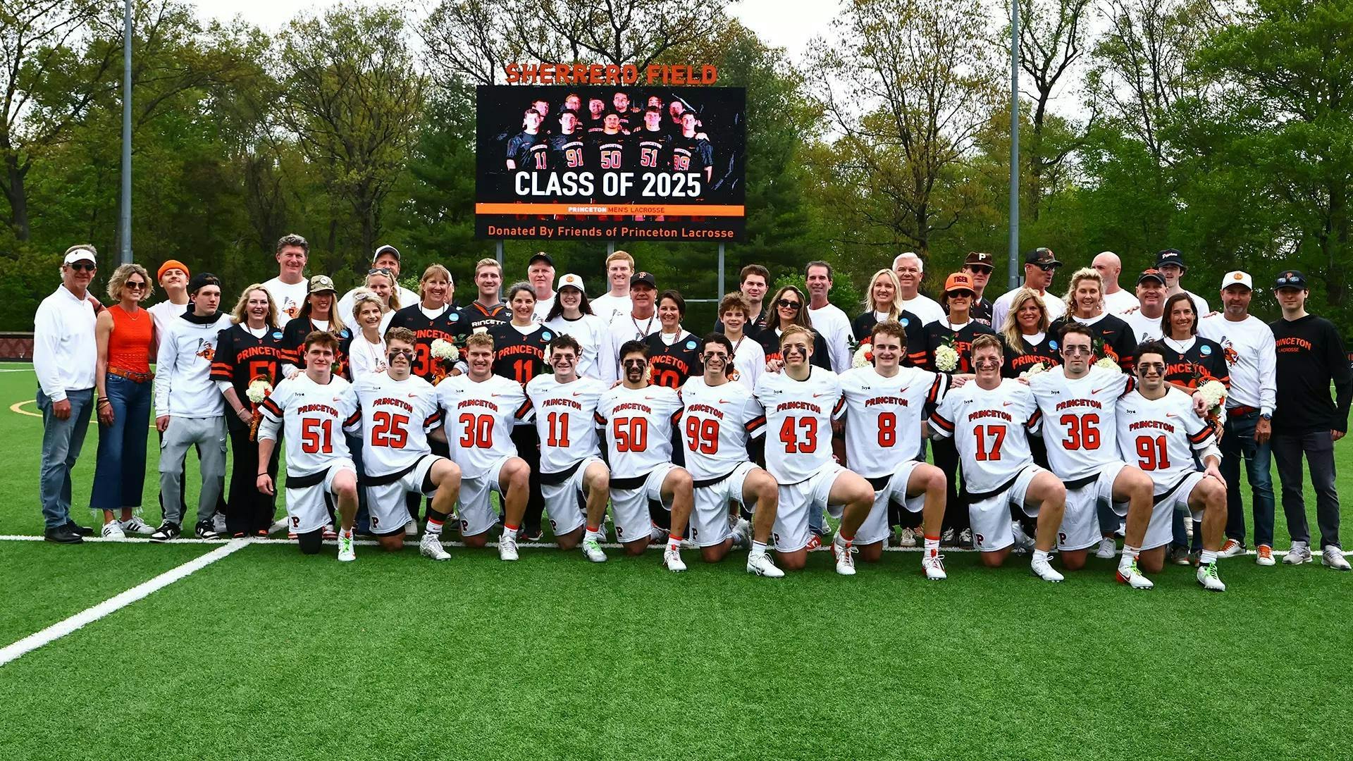 Lacrosse team posing for photo.