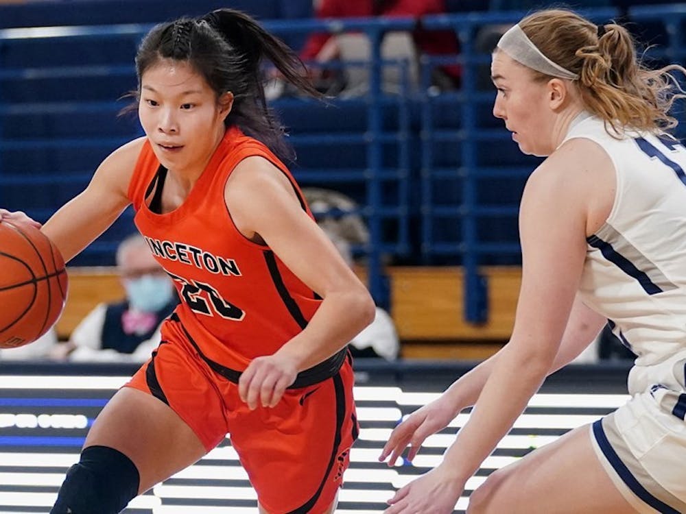 Kaitlyn Chen drives to the basket against Yale on Jan. 28, 2022