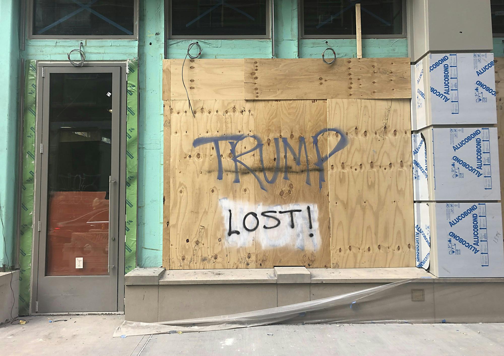 &nbsp;
“Closed/Locked.”
Courtesy of Antoni Muntadas&nbsp;