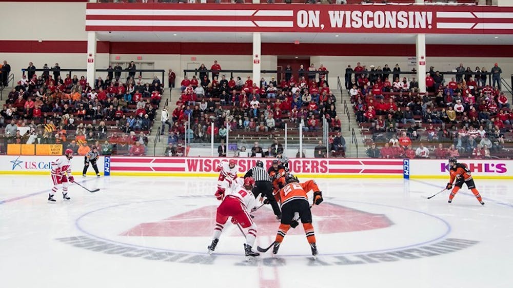 Wisconsin_181019WH_5196_FaceOff.jpg