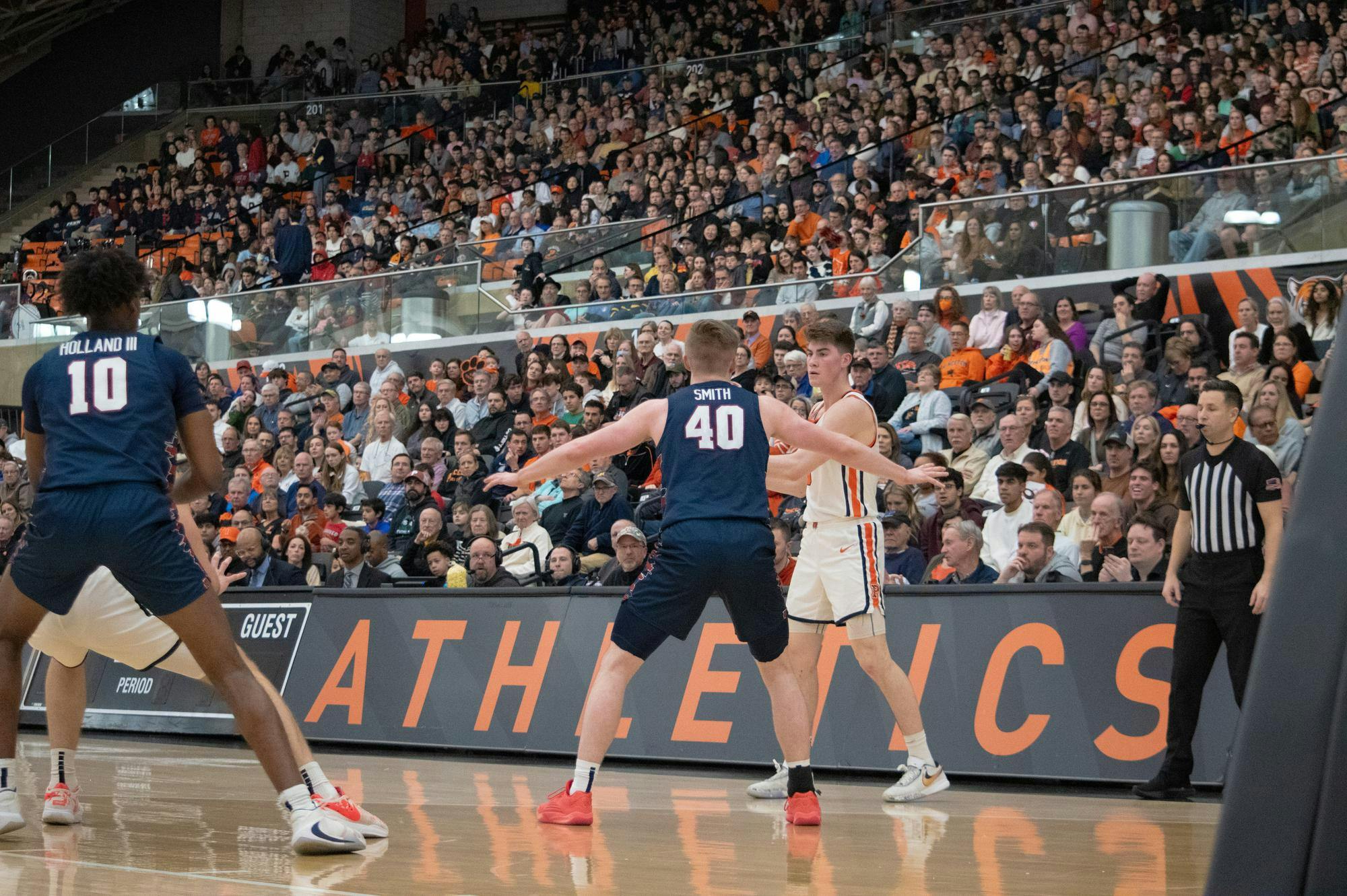 Men's basketball beats rival Penn in front of sold out crowd at