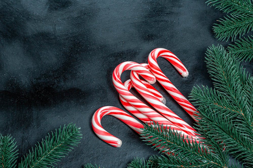 <h6>“Many Christmas Candy Canes” by Marco Verch / <a href="https://foto.wuestenigel.com/many-christmas-candy-canes-with-christmas-tree-branches-on-a-black-background/" target="_blank"><u>CC BY 2.0</u></a></h6>