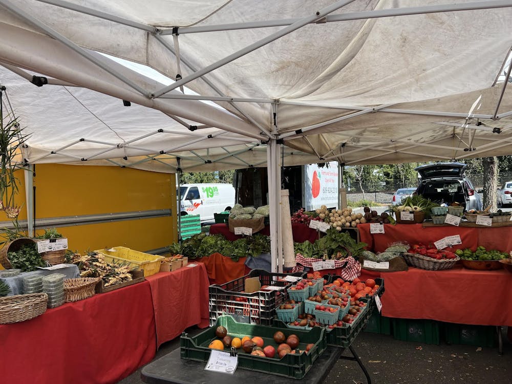 <p>Vendors sell locally-sourced produce at Thursday’s market.</p>
<h6>Simone Kirkevold/Daily Princetonian</h6>