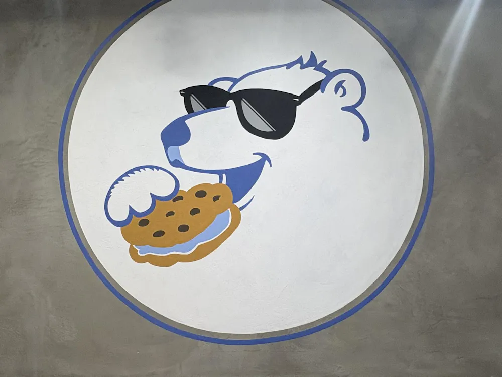 Logo of a white polar bear with blue outline.