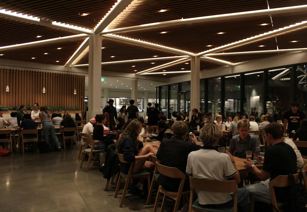 BusyDiningHall_SienaSydenham6.jpg