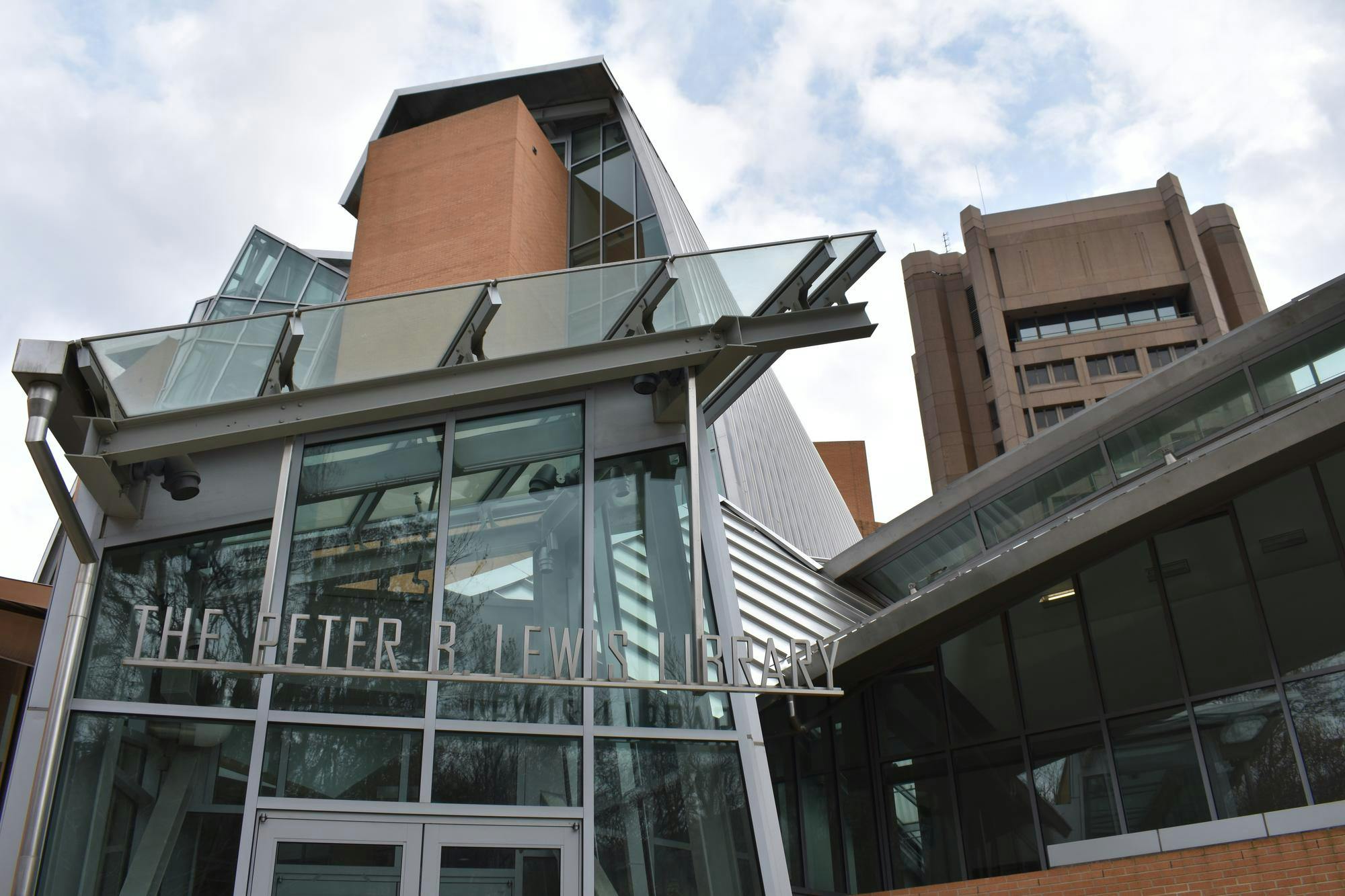 lewis lib 4 Mark Dodici DP.JPG