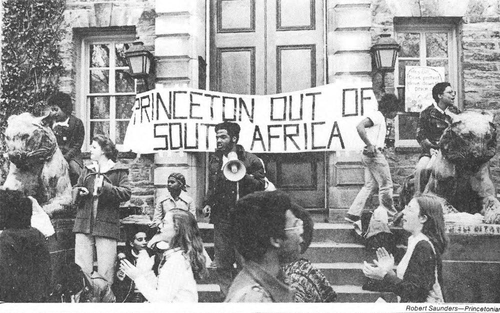 Protestors-outside-Nassau-Hall-The-Daily-Princetonian-April-14-1978.jpeg