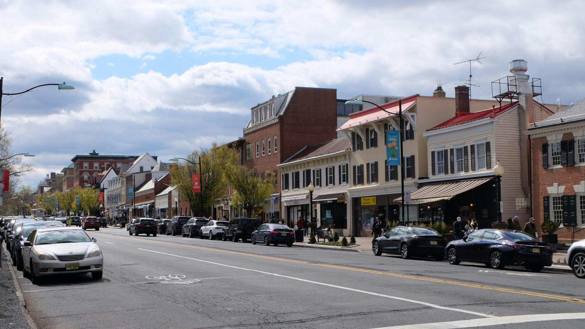 A street with cars parked on the sides. 