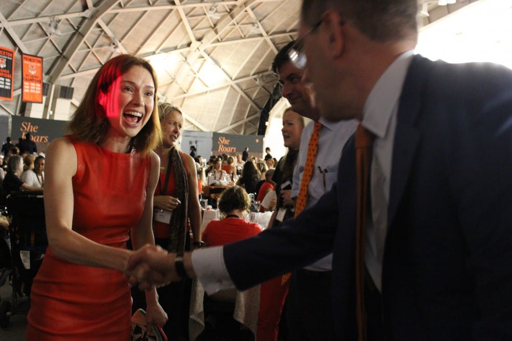 Ellie Kemper ’02 meets people at 'She Roars' closing reception