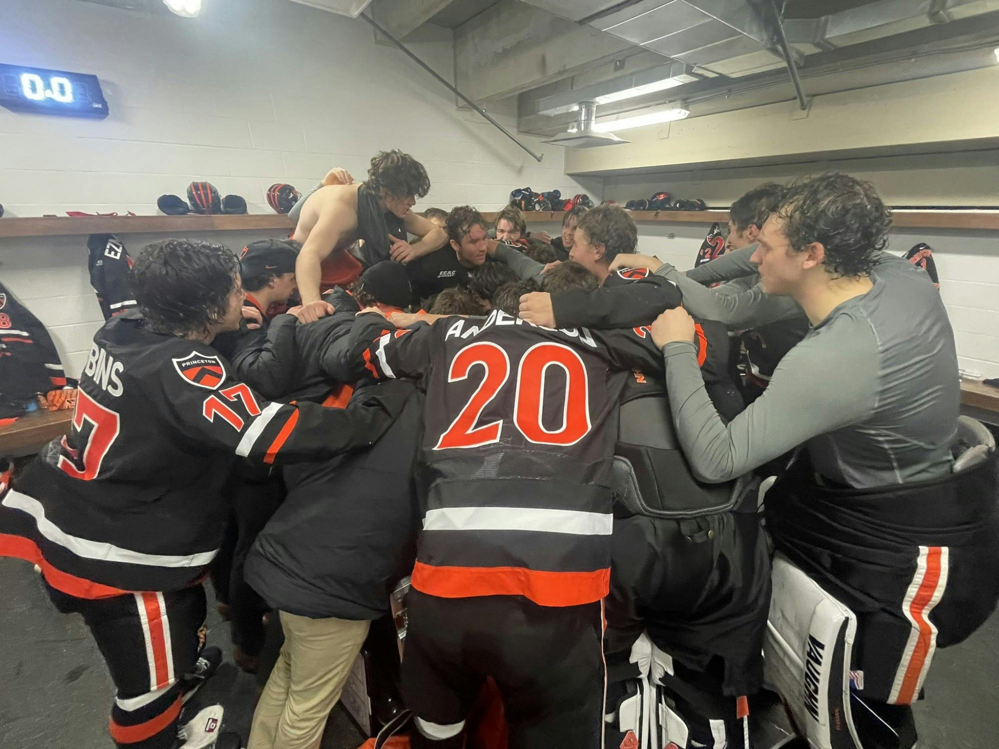 M Hockey celebrates after RIT win, Nov. 2022