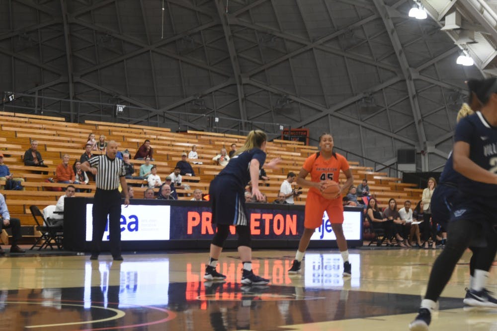 Photo Spread 11/29/17 - Women's Basketball