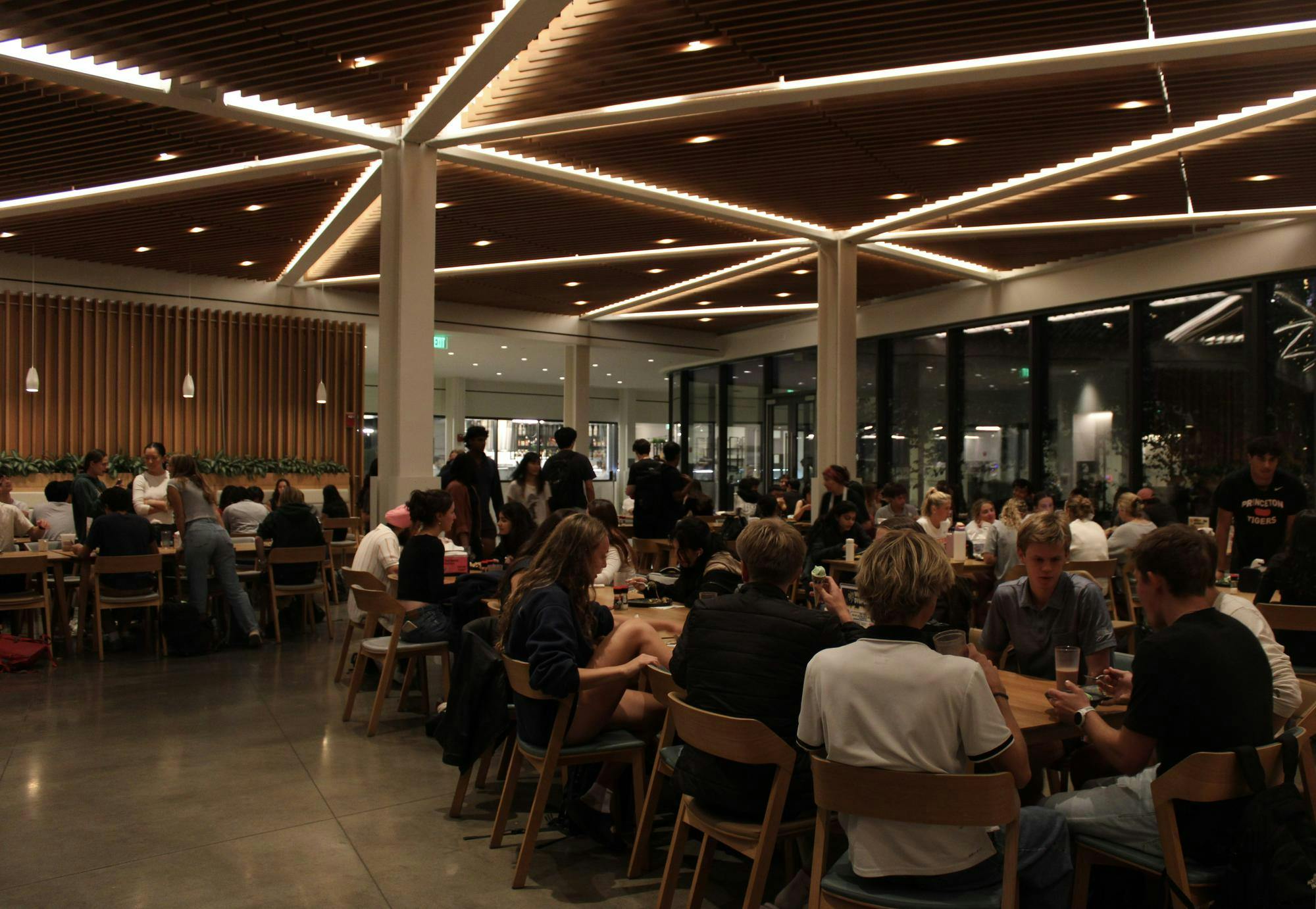 Students occupying almost all of the seats in Choi dining hall around dinnertime.