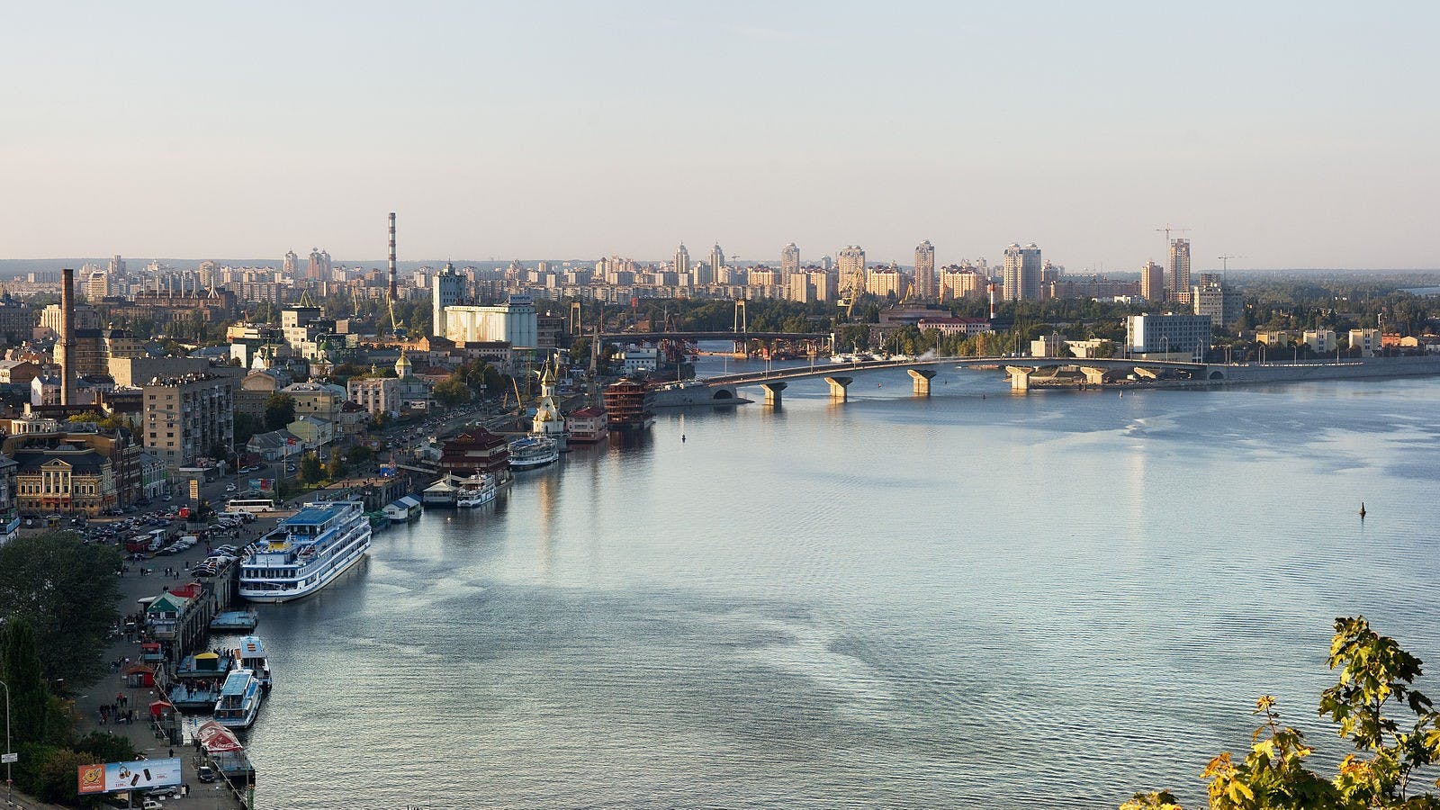 Dniepr_river_in_Kyiv.jpeg