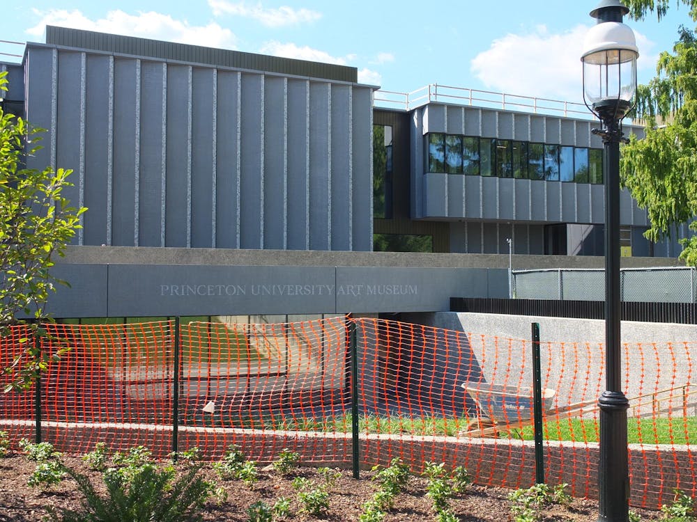 A building  with the words “PRINCETON UNIVERSITY ART MUSEUM” behind orange construction fencing