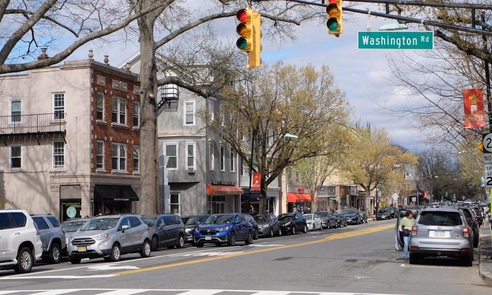 Una fotografía de la intersección de la Calle Washington.