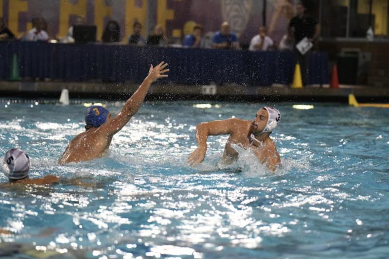 Seals rally to score in final seconds, win 10-9