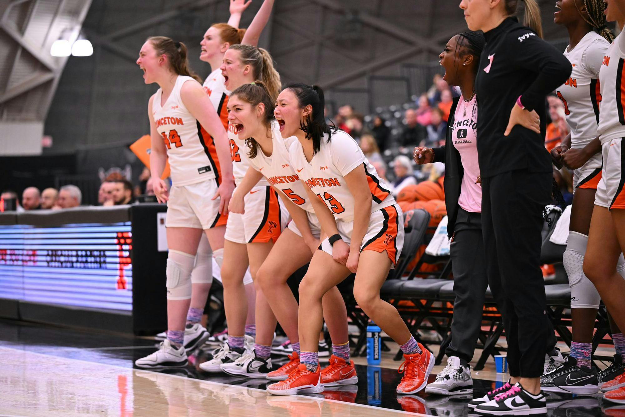 No. 25 women s basketball dominates weekend showdowns Saturday