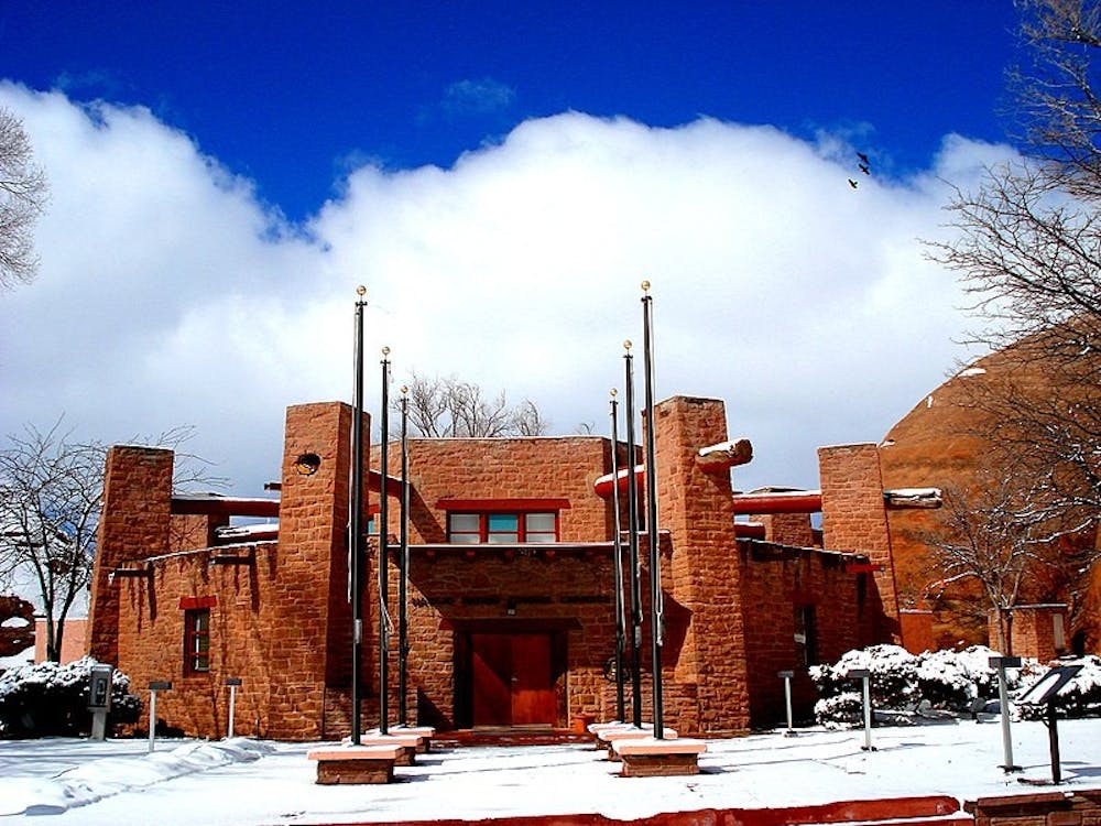 Navajo_Nation_Council_Chambers.jpg