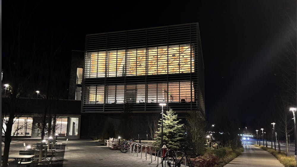 An outside view of Commons Library in the ES & SEAS complex at night.