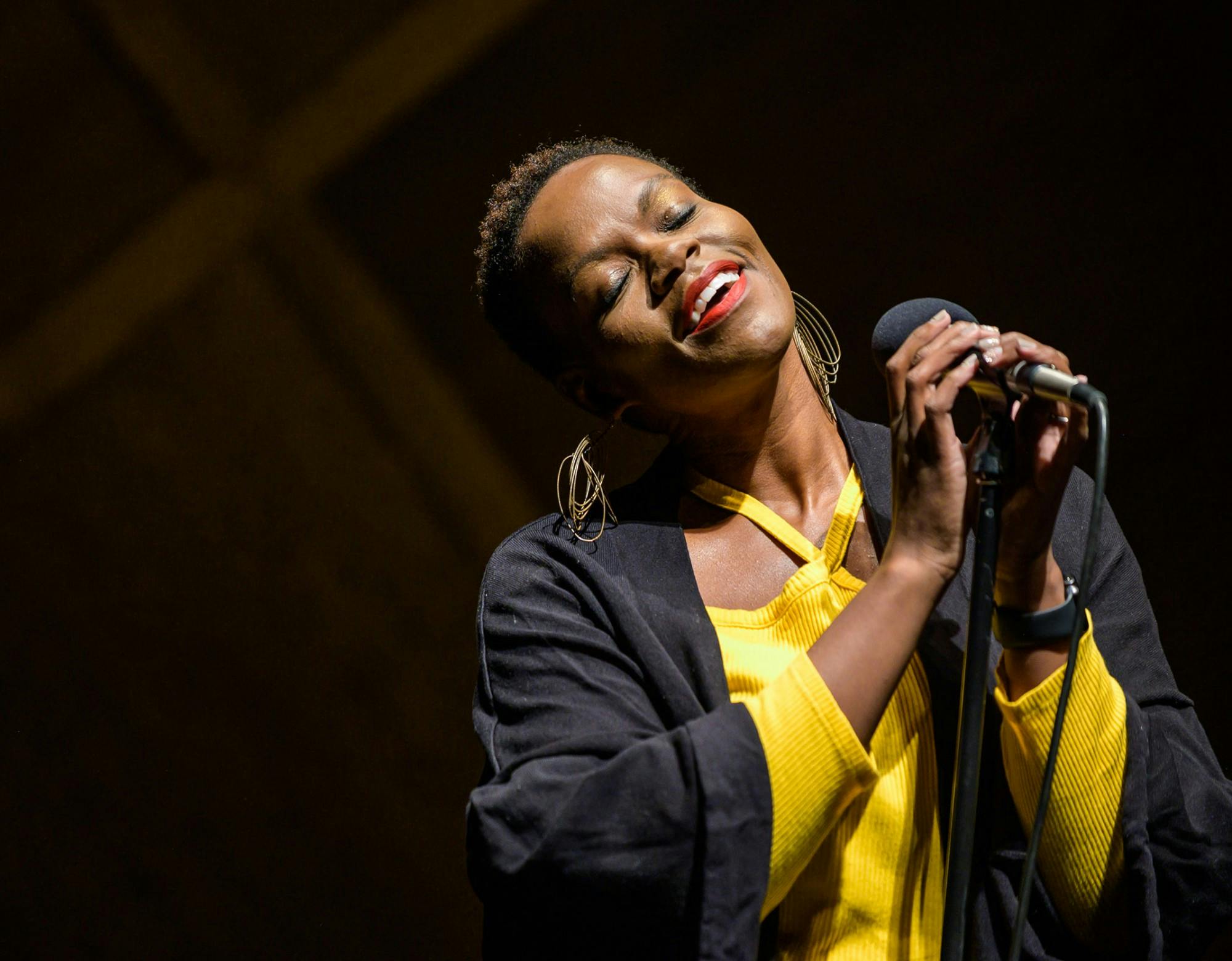 Theresa Thames Singing