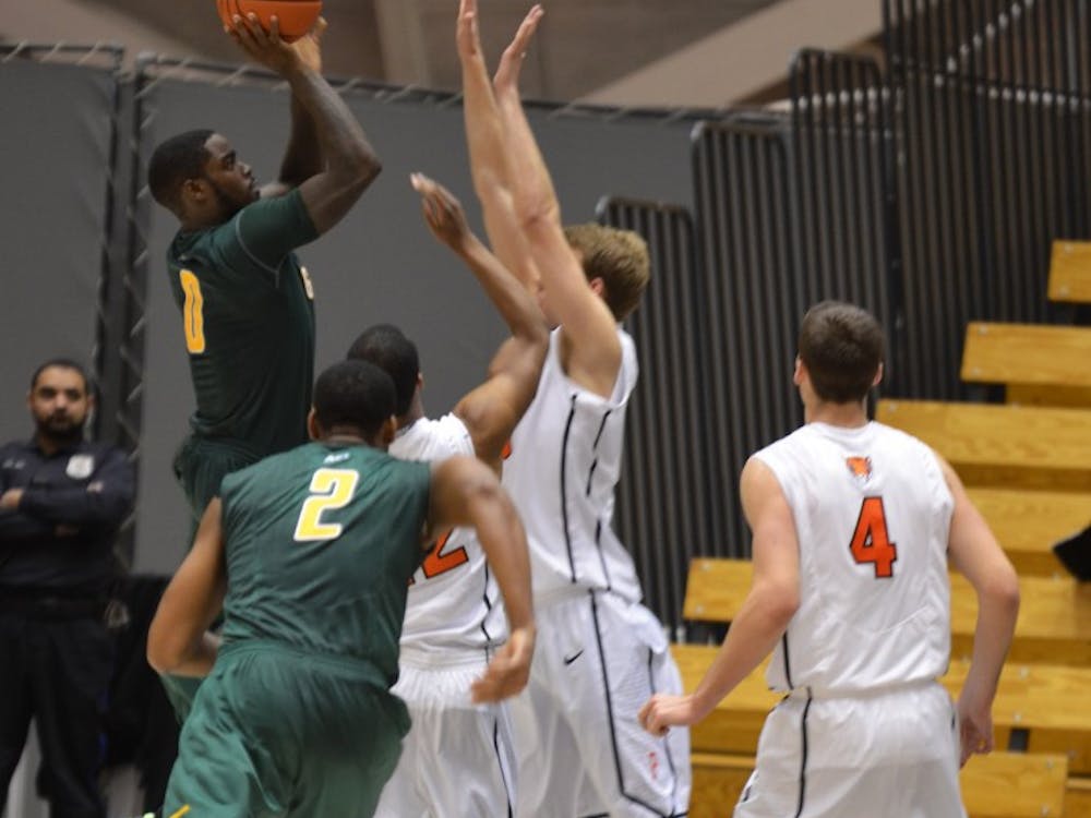 20131126_MBasketballvs.GeorgeMason_CarlyJackson_5093